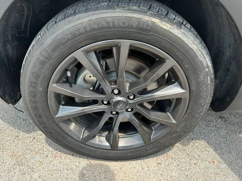 Used 2017 Ford Explorer XLT w/ Equipment Group 202A AWD/4WD image 27