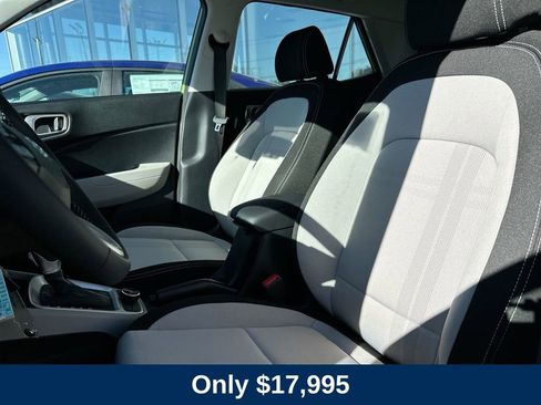 Used 2023 Hyundai Venue SEL image 4