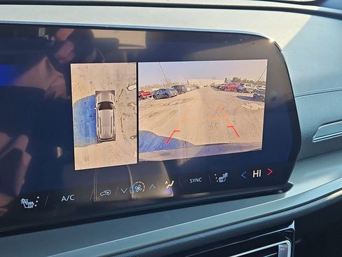 New 2026 Chevrolet Traverse LT w/ Sun and Wheel Package image 9