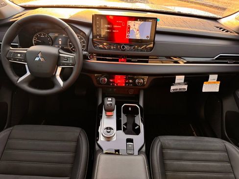 New 2026 Mitsubishi Outlander AWD image 25