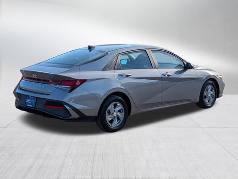 Used 2024 Hyundai Elantra SE FWD image 7
