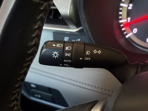 Used 2021 Toyota Highlander LE AWD/4WD image 34
