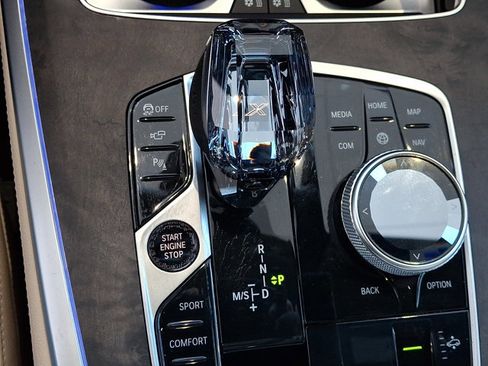 Used 2022 BMW X7 xDrive40i w/ Executive Package image 17