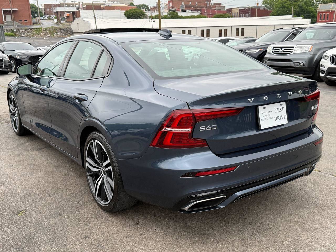 Used 2019 Volvo S60 T5 R-Design FWD image 8