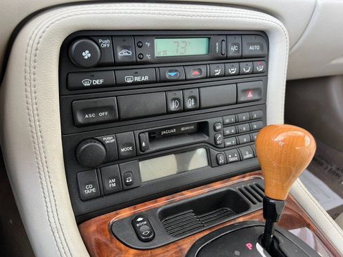 Used 1999 Jaguar XK8 Convertible RWD image 19