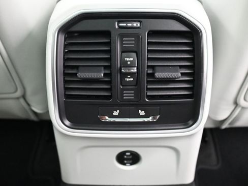 New 2026 Porsche Macan image 8