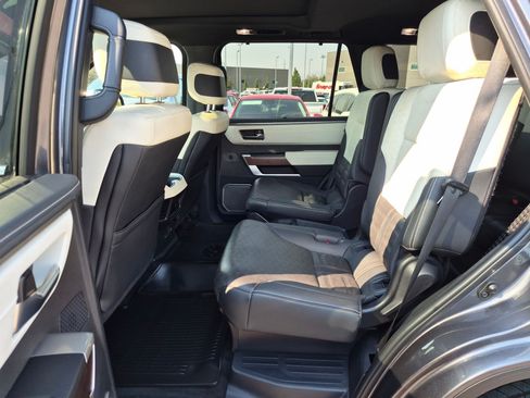 Used 2023 Toyota Sequoia Capstone AWD/4WD image 27