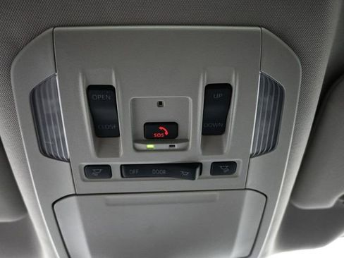 Certified 2024 Toyota Highlander XLE image 25