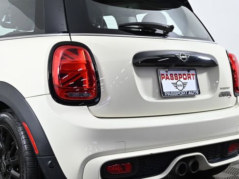 Used 2019 MINI Cooper S w/ Premium Package image 7