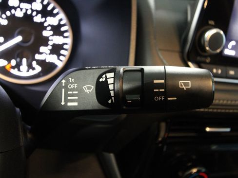 Used 2022 Nissan Rogue SV image 13