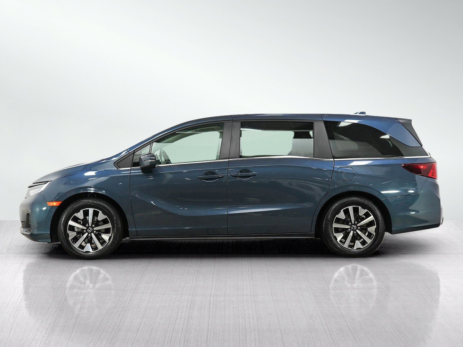 Used 2025 Honda Odyssey EX-L image 2