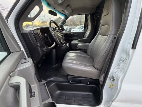 Used 2019 Chevrolet Express 2500 w/ Driver Convenience Package image 16