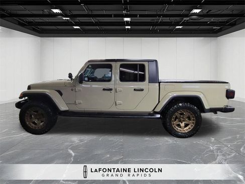 Used 2022 Jeep Gladiator Overland image 2