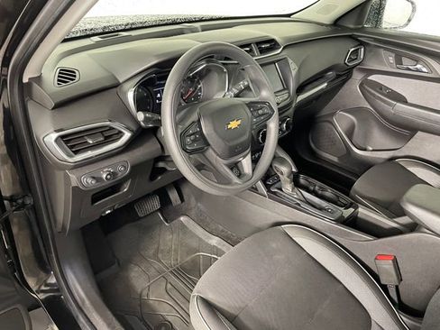 Used 2023 Chevrolet TrailBlazer LT image 3