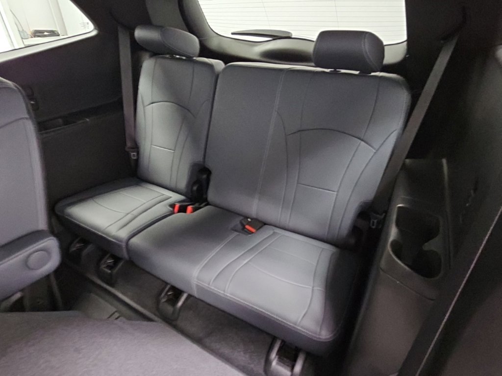 Certified 2024 Buick Enclave Essence w/ Sport Touring Edition FWD image 32
