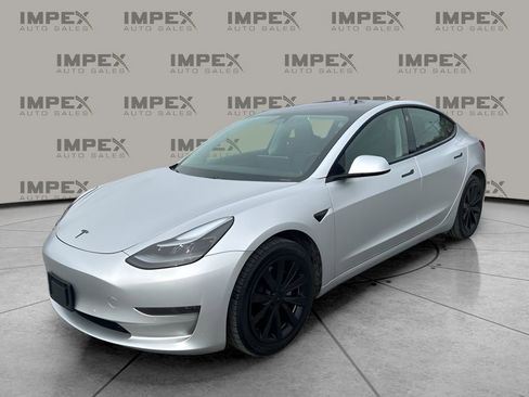 Used 2021 Tesla Model 3 Standard Range Plus image 1
