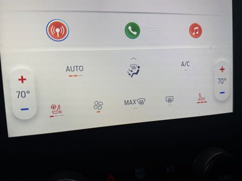 Used 2024 Ford Edge Titanium image 10