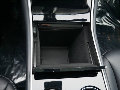 Used 2021 Tesla Model Y Long Range image 24