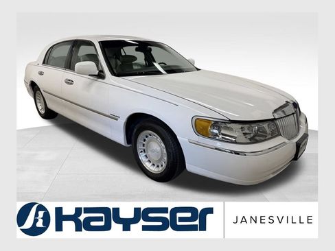 Used 2000 Lincoln Town Car Executive RWD image 1