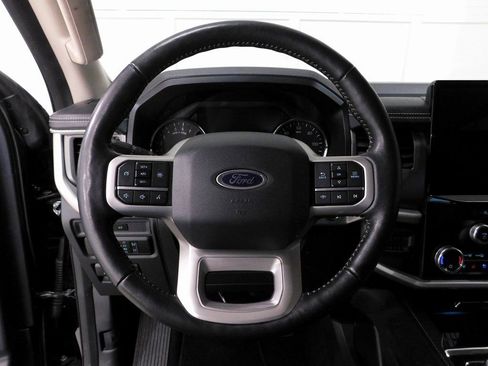 Used 2024 Ford Expedition XLT image 40