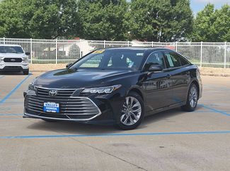 Used 2019 Toyota Avalon XLE w/ Moonroof Package FWD video 2