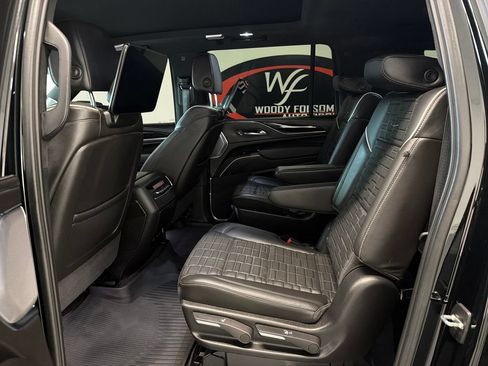 Used 2024 Cadillac Escalade ESV V w/ LPO, ONYX Package AWD/4WD image 13