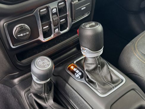 Used 2025 Jeep Wrangler Sahara w/ Safety Group image 18