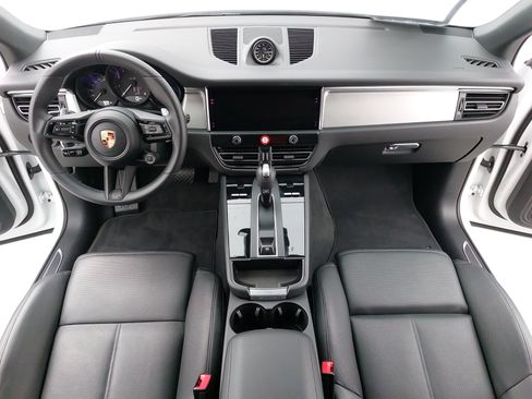 Certified 2026 Porsche Macan AWD/4WD image 11