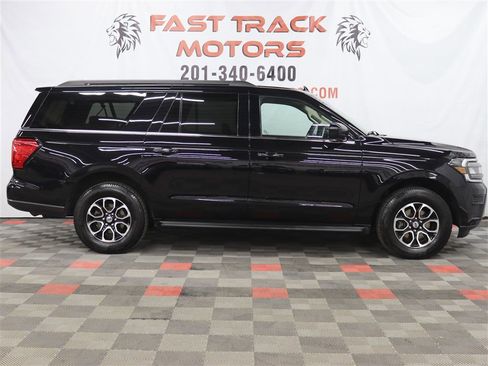 Used 2024 Ford Expedition Max XLT image 4