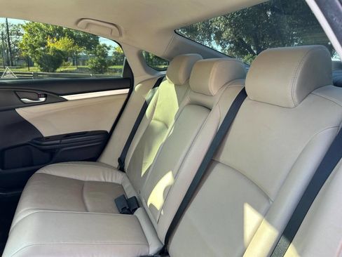 Used 2019 Honda Civic Touring image 31