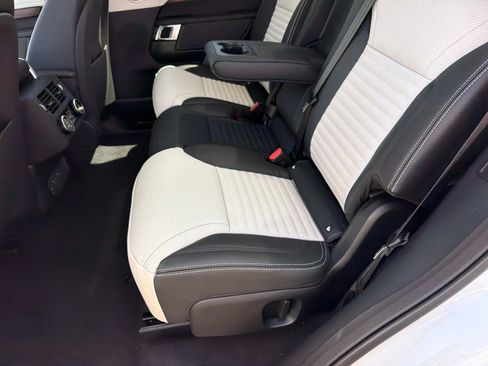 New 2026 Land Rover Discovery Dynamic SE AWD/4WD image 13