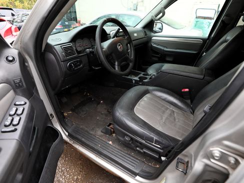 Used 2004 Mercury Mountaineer Convenience image 17