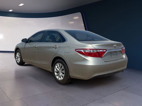 Used 2017 Toyota Camry LE image 3
