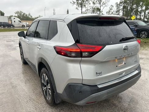 Used 2021 Nissan Rogue SV image 3