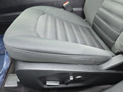 Used 2017 Ford Fusion SE w/ Fusion SE Technology Package image 28