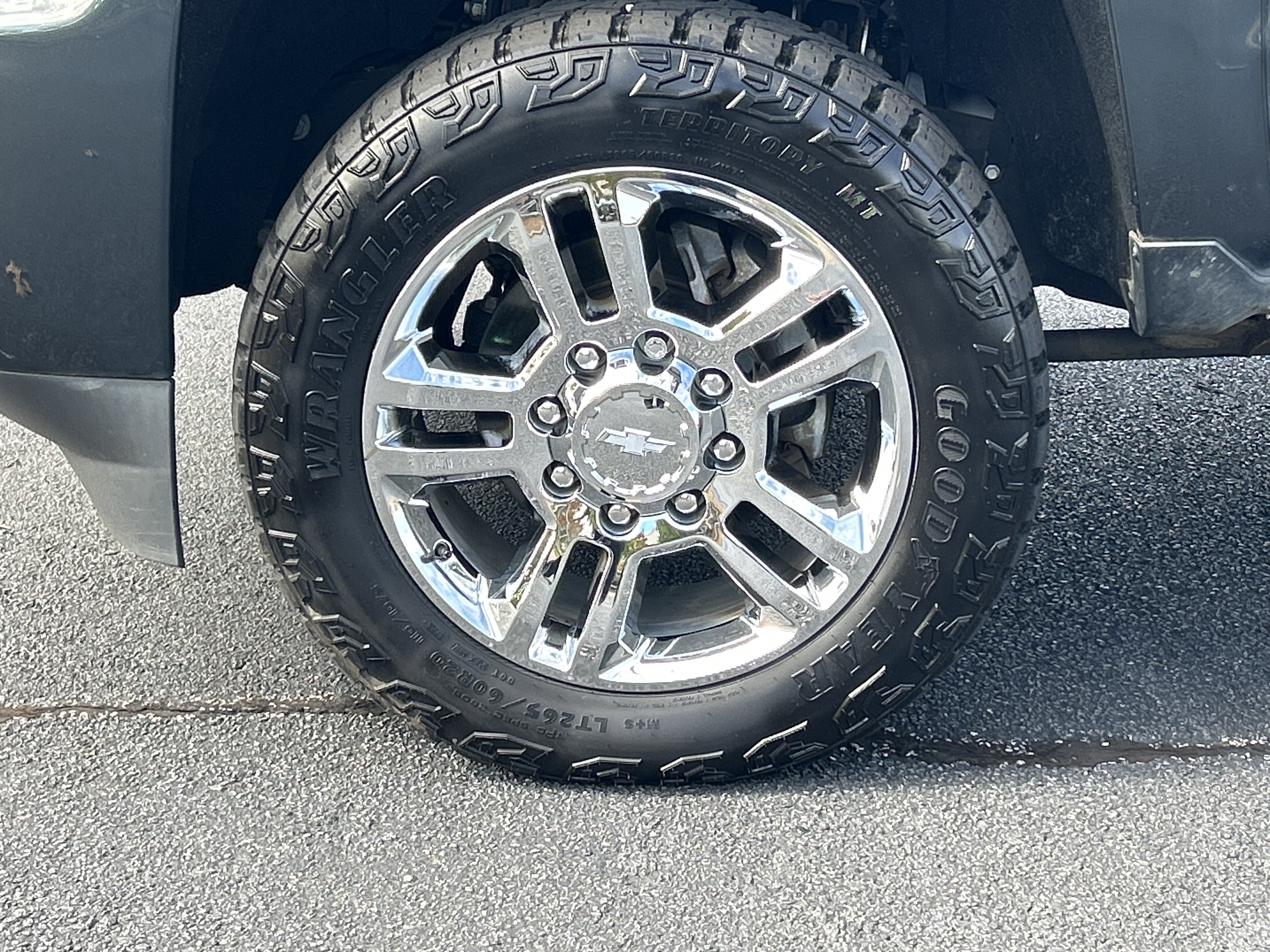 Used 2017 Chevrolet Silverado 2500 High Country w/ Duramax Plus Package AWD/4WD image 32