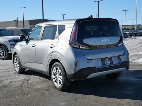 Used 2023 Kia Soul LX image 3