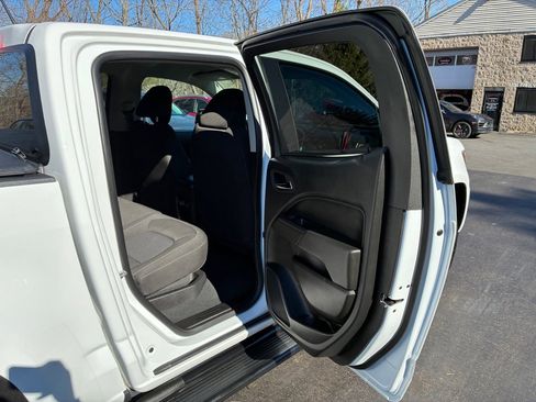Used 2022 Chevrolet Colorado LT w/ LT Convenience Package image 16