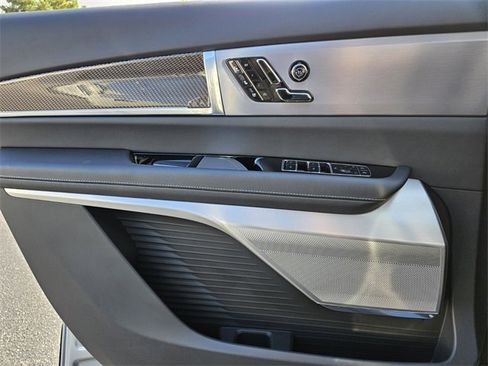 New 2026 Cadillac Vistiq Sport image 29