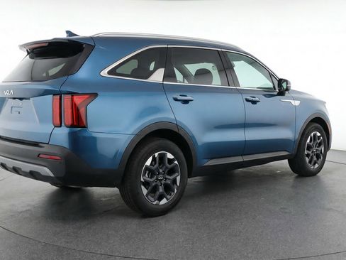 Used 2024 Kia Sorento S AWD/4WD image 9