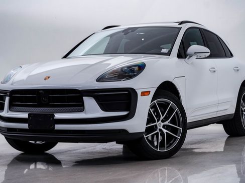 Certified 2025 Porsche Macan image 1
