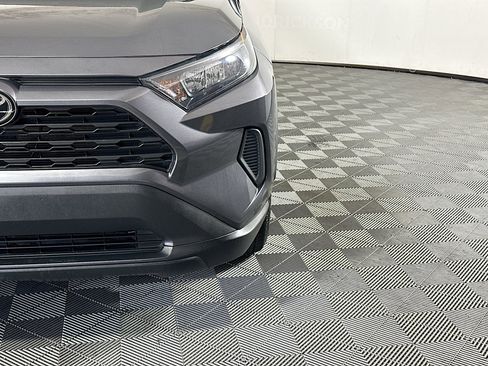 Used 2022 Toyota RAV4 LE image 9