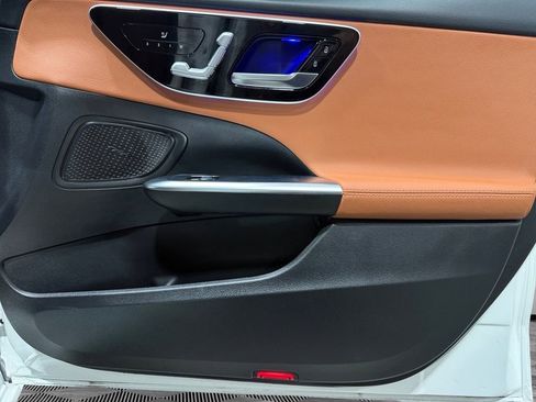 Used 2025 Mercedes-Benz C 300 4MATIC Sedan image 13