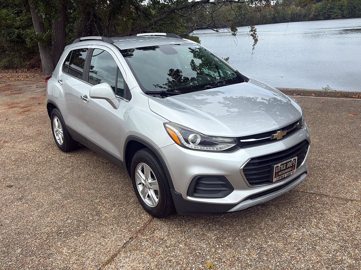 Used 2018 Chevrolet Trax LT w/ LT Convenience Package FWD image 2
