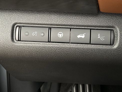 New 2026 Nissan Pathfinder Platinum image 27