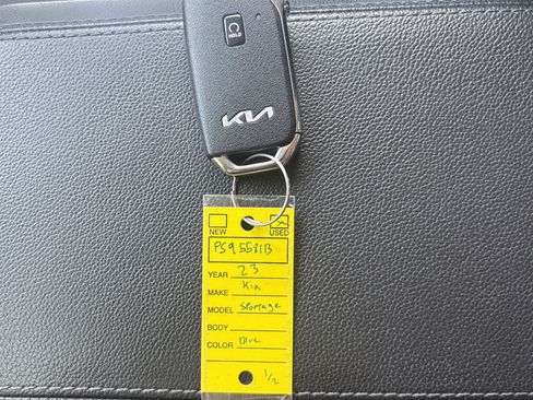 Used 2023 Kia Sportage EX AWD/4WD image 17