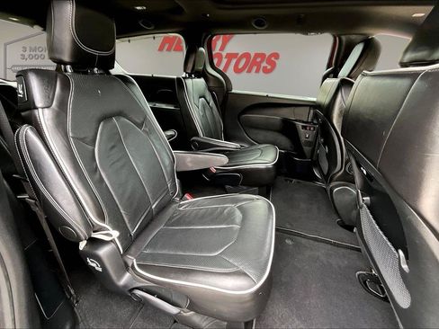 Used 2025 Chrysler Pacifica Limited AWD/4WD image 27