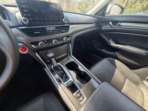 Used 2018 Honda Accord LX image 17