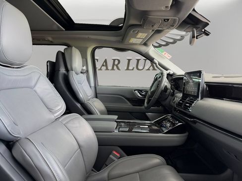 Used 2019 Lincoln Navigator Reserve AWD/4WD image 15