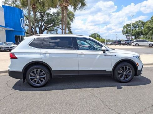 Used 2022 Volkswagen Tiguan SE AWD/4WD image 11